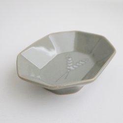 画像5: 土井善男：草花文イッチン8角板皿 薄墨