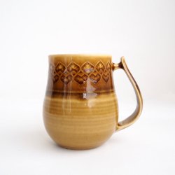 画像1: 増渕篤宥：黄釉釉象嵌掛分マグカップ