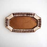 山本哲也：金彩釉印判入隅長皿